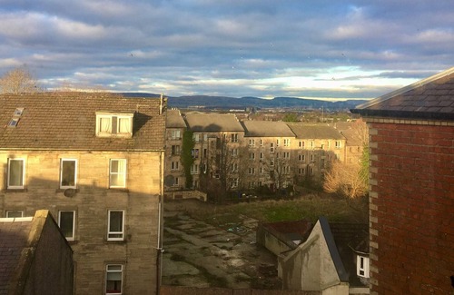 Paisley Apartment | Home is where you lay your hat - minutes to GLA airport