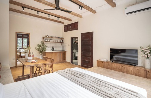 Old Quarter Apartment | Cozy HOME KEY House with Hot Tub, Terrace & 5-Star Rating