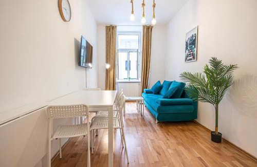 Penzing Apartment | Cozy 2BR Apartment in Penzing, Perfect for Families