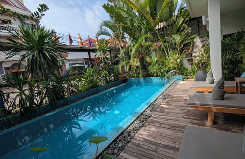 Downtown Siem Reap Apartment | Cozy Three-Bedroom Suite with Pool Near Pubstreet