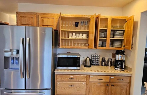 Bellingham House | Eco-Friendly Retreat Minutes from Downtown with Ocean Views