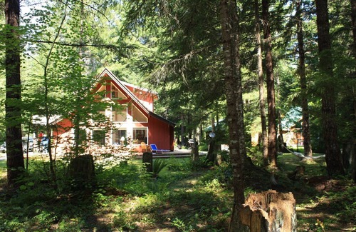 Enumclaw House | Idyllic Retreat Near Crystal Mountain & Mt. Rainier