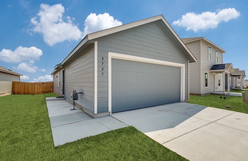 Medina Valley House | Ideal Getaway Near Lackland AFB with Pool & Spa Access