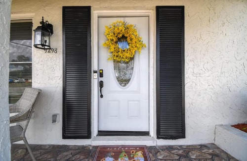 Spring Hill House | Ideal Home Near Weeki Wachee with King Bed & Pet Friendly