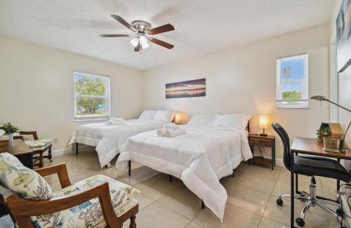 Spring Hill House | Ideal Home Near Weeki Wachee with King Bed & Pet Friendly