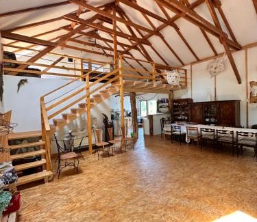 Veroce Apartment | Artistic Retreat at Erdei Alkoto Studio - 4-Star Escape
