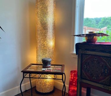 Renton Bed & Breakfast | Exceptional Home of Jaya: Family-Friendly with Kitchen Access
