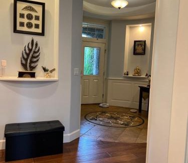 Renton Bed & Breakfast | Exceptional Home of Jaya: Family-Friendly with Kitchen Access