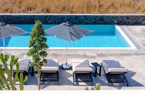 Fira Villa | Escape to Home of Lilies: 4-Star Oceanfront Retreat