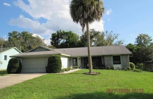 Crystal River House | Discover Home of the Manatee’s: Pool, Spa & Breakfast Awaits