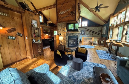 Jackson House | Unforgettable Views and Character in Prime Jackson Location