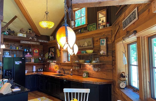 Jackson House | Unforgettable Views and Character in Prime Jackson Location