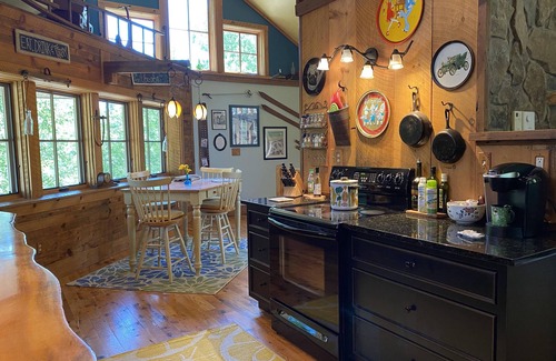 Jackson House | Unforgettable Views and Character in Prime Jackson Location