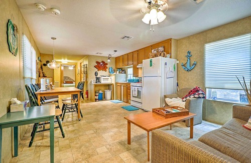 Wetumpka House | Inviting Home on Jordan Lake with Shared Dock & Spa