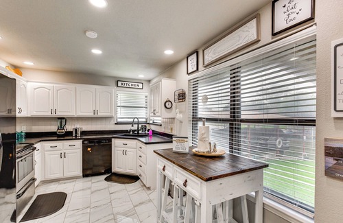 Granbury House | Home on Lake Granbury w/Hot Tub: 5 Mi to Dtwn!