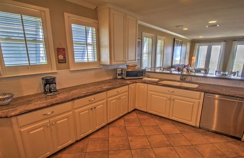 The Shores House | Beachfront Escape at Portofino: Rated 9.2/10 with Pool