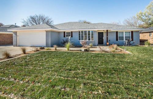 Amarillo House | Welcoming Home on the Range: Family-Friendly Getaway