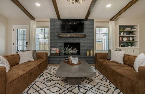 Amarillo House | Welcoming Home on the Range: Family-Friendly Getaway