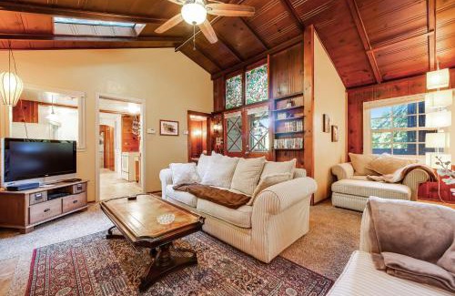 Guerneville House | Relax at Home on the Range: Pet and Child Friendly Retreat