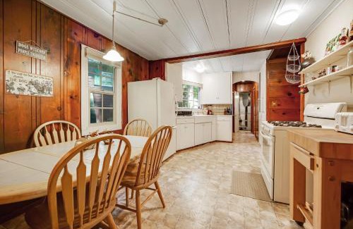 Guerneville House | Relax at Home on the Range: Pet and Child Friendly Retreat