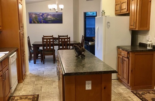 Trail House | Escape to Home on The Rogue - Gateway to Crater Lake!