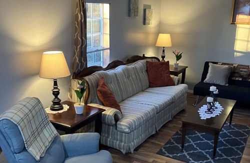 East Leroy House | Inviting Getaway at Home on Turtle Lake Rd. – Pet Friendly!