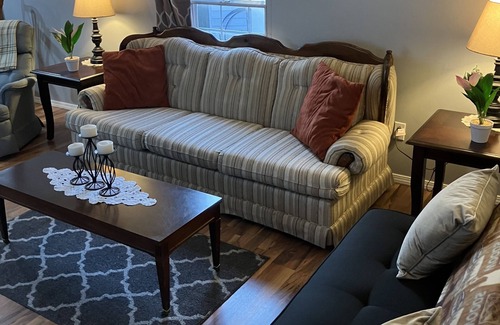 East Leroy House | Inviting Getaway at Home on Turtle Lake Rd. – Pet Friendly!