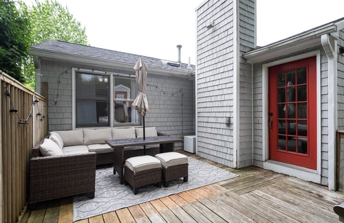 Narragansett House | Inviting Home Near River with Free Paddle Boards & Pool