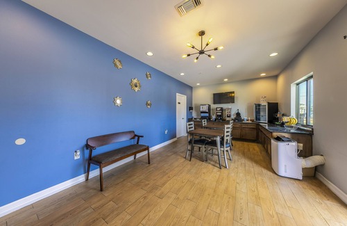 Houston Hotel | Comfortable Stay at Home Place Inn near Spring I-45 North