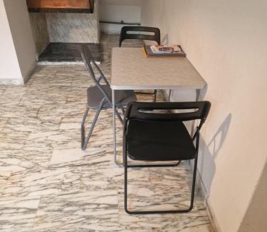 Martres-Tolosane Bed & Breakfast | Cozy Home Saint Roch: Child-Friendly with On-Site Dining