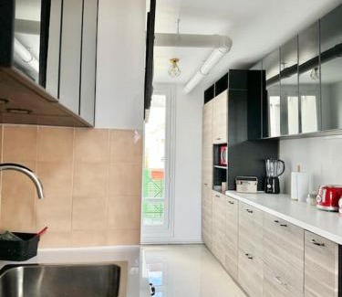 Cergy Apartment | Family-Friendly Home Seventy Guest House Awaits You