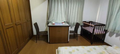 Ichikawa Apartment | Cozy Home Stay 北国分: Family-Friendly with Kitchen Access