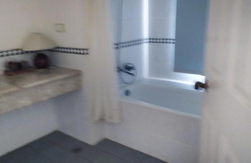 Dwarka Apartment | Inviting Home Stay: Durgesh Kumar Yadav with Hot Tub