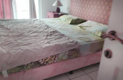 Dwarka Apartment | Inviting Home Stay: Durgesh Kumar Yadav with Hot Tub