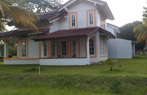 Dwarka Apartment | Inviting Home Stay: Durgesh Kumar Yadav with Hot Tub