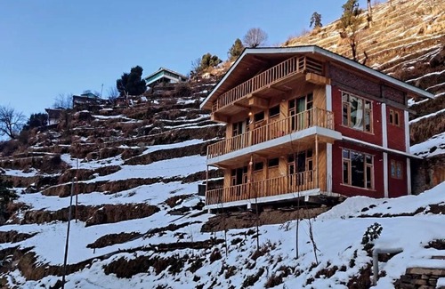 Shoja Cottage | Home Stay with 360 view@Mountain bliss cottage,Jibhi. 5kms away from Jalori Pass