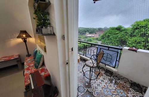 Govardhan Apartment | Home Stay with Giriraj View I On Parikrama Marg I 5 mins to ISKCON & Daan Ghati
