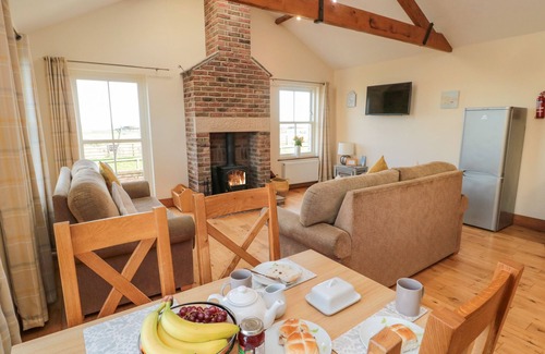South Charlton Cottage | Relax at Home Stead Cottage - Pet Friendly with Pool