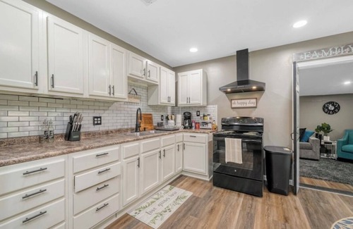 Normal House | Convenient Stay for Construction and Crew Workers