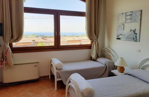 Cavaion Veronese Apartment | Comfortable Home Suite with Hot Tub & Pet-Friendly Stay