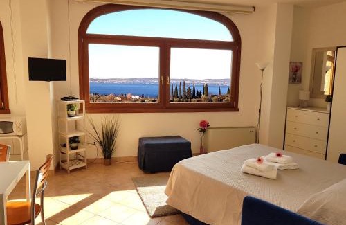 Cavaion Veronese Apartment | Comfortable Home Suite with Hot Tub & Pet-Friendly Stay