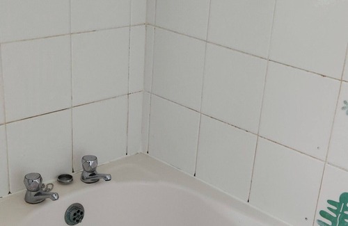 Becontree Apartment | Welcoming Home Sweet: Family-Friendly Stay Awaits!
