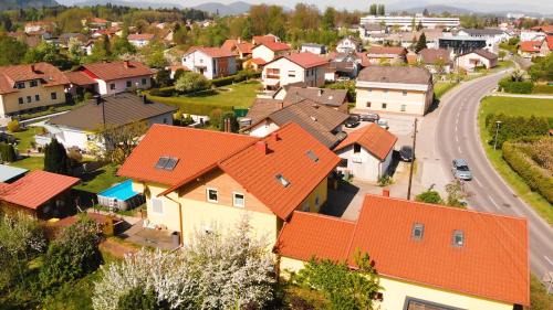 Ebenthal in Kaernten Apartment | Cozy Retreat: Home Sweet Home with Pool & Pet-Friendly Options
