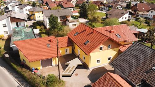 Ebenthal in Kaernten Apartment | Cozy Retreat: Home Sweet Home with Pool & Pet-Friendly Options