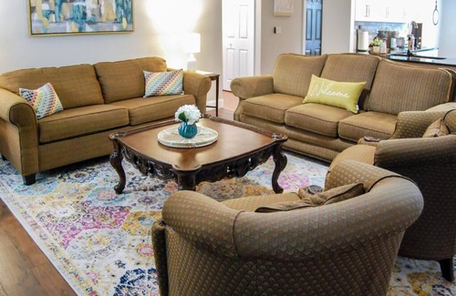 Sugar Hill House | Cozy Retreat Near Mall of Georgia & Suwanee Town!