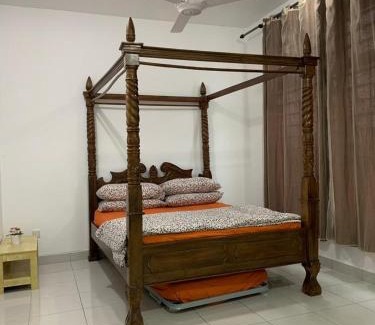 Kampung Rawa House | Cozy Home Sweet Home: Family-Friendly & Accessible Stay