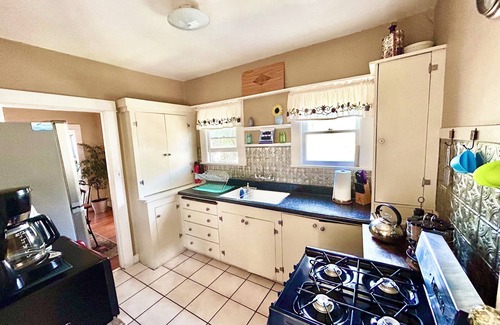 Beach Barber Tract Cottage | Villa Tranquila: Beach Access & Relaxing Yard Retreat