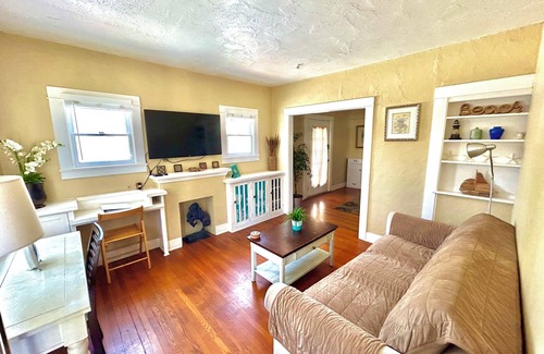 Beach Barber Tract Cottage | Villa Tranquila: Beach Access & Relaxing Yard Retreat