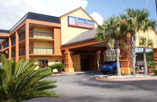 Crestview Hotel | Pet-Friendly Home Town Inn & Suites with Pool Access