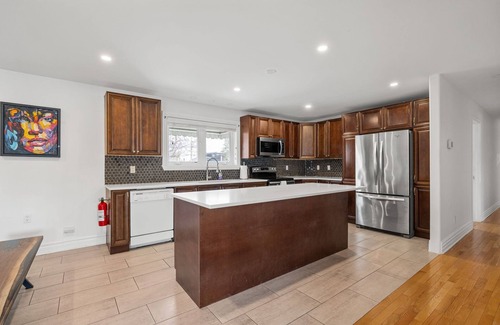 Westboro House | Home w hot tub/4 beds/4 car parking/1845 sq. ft.